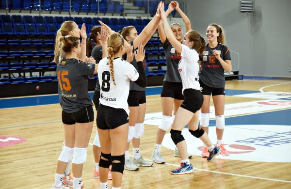 Baltijos moterų tinklinio čempionate - permainingas Lietuvos komandų startas