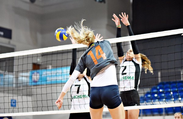 Baltijos moterų tinklinio čempionate - permainingas Lietuvos komandų startas