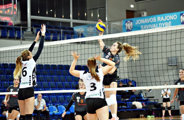 Baltijos moterų tinklinio čempionate - permainingas Lietuvos komandų startas