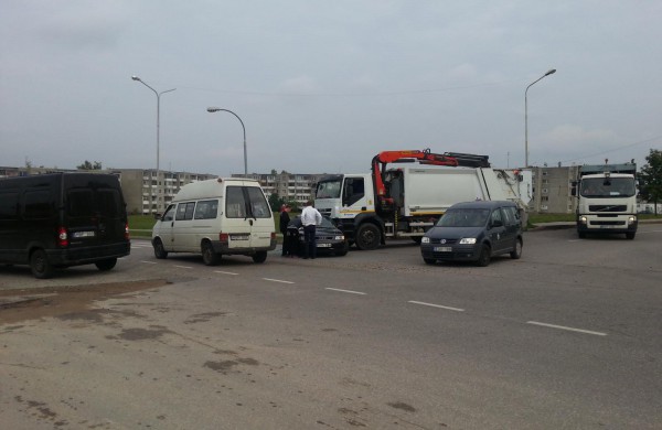 Į avariją pateko trys automobiliai