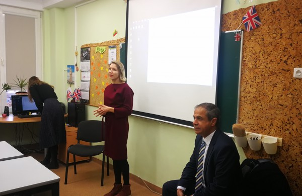 Izraelio ambasadorius Lietuvoje lankosi Jonavos mokyklose