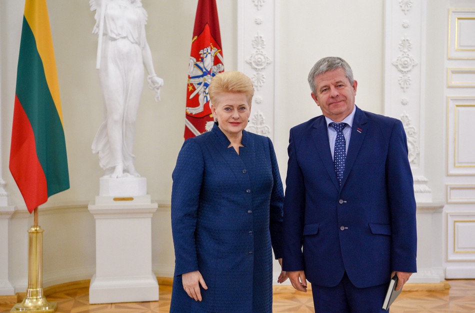 Apdovanoti Konstitucijos egzamino nugalėtojai: vienas jų – jonavietis