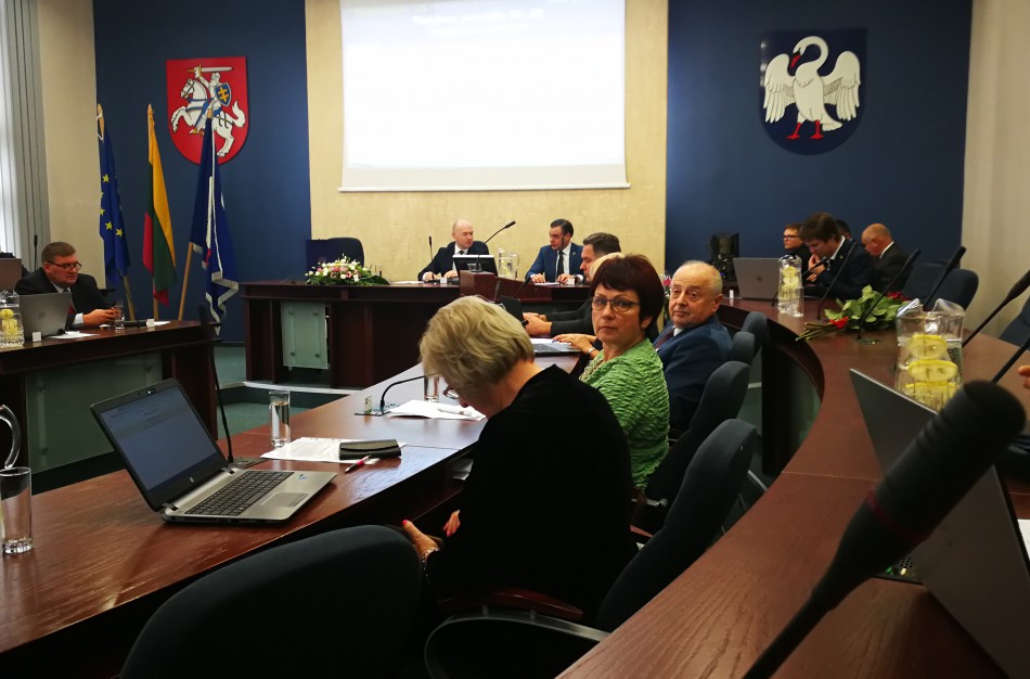 Tikslinant rajono biudžetą – netrūko kritikos strėlių