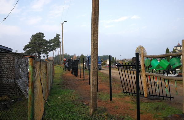 Šmatų kapinėse keičiama tvora