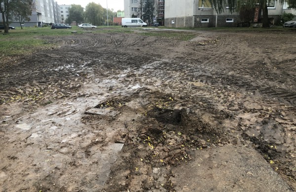 A.Kulviečio g. skendi purvyne – mėnesį vėluoja gerbūvio atstatymo darbai