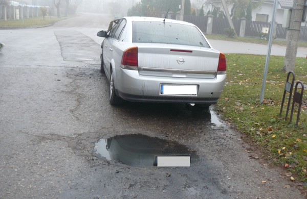 Naktį sudegė automobilis – sugadinti viduje buvę sportininkų marškinėliai