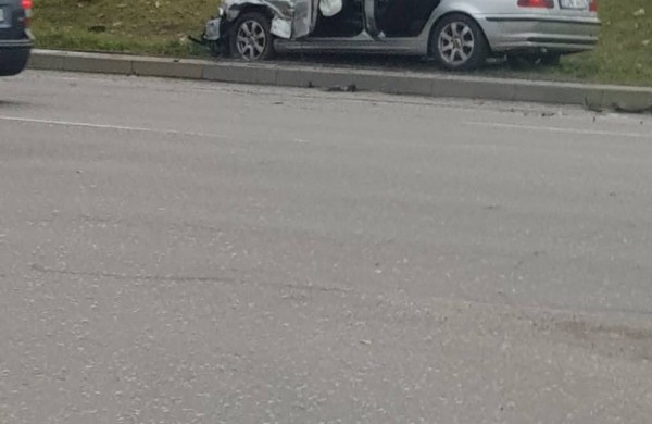 Žeimių gatvės „nepasidalino“ BMW ir  Volkswagen