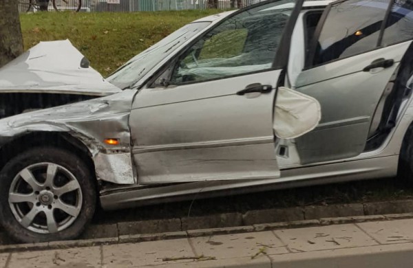 Žeimių gatvės „nepasidalino“ BMW ir  Volkswagen