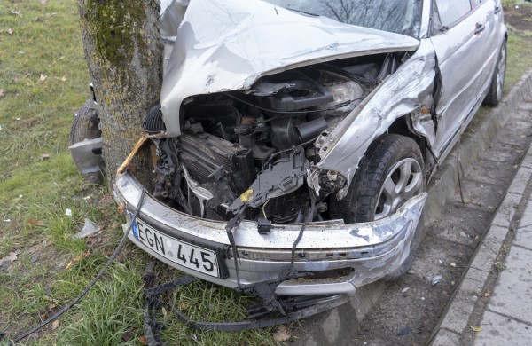 Žeimių gatvės „nepasidalino“ BMW ir  Volkswagen