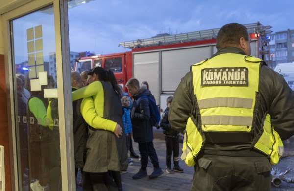 Tarnybos skubėjo į prekybos centrą Norfa