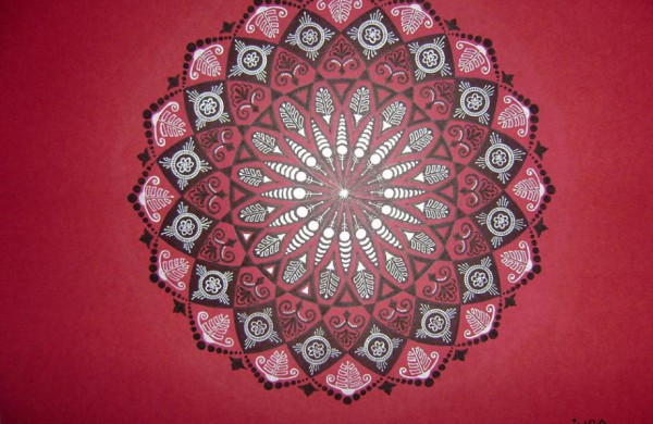 Pirmoji jonavietės piešta mandala gimė “iš lėkštės” (nuotraukų galerija)