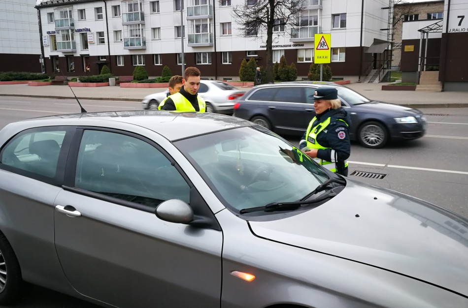 Jonavoje surengta akcija skirta Pasaulinei dienai žuvusiems eismo įvykiuose atminti