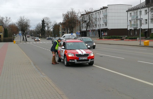 Jonavoje surengta akcija skirta Pasaulinei dienai žuvusiems eismo įvykiuose atminti