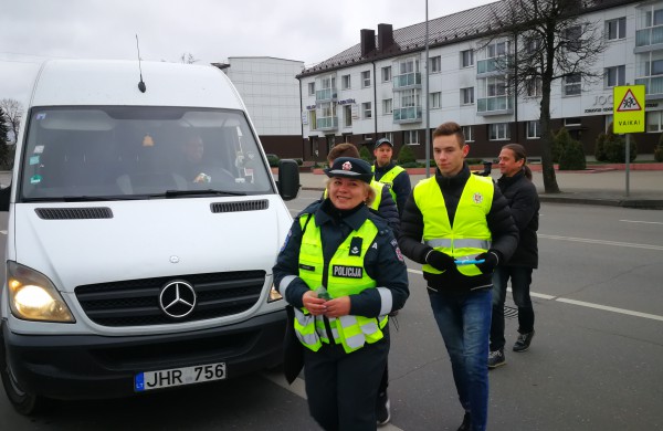 Jonavoje surengta akcija skirta Pasaulinei dienai žuvusiems eismo įvykiuose atminti