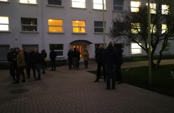 Achemos darbuotojai piketo metu: „Atlyginimas tarsi stipendija“