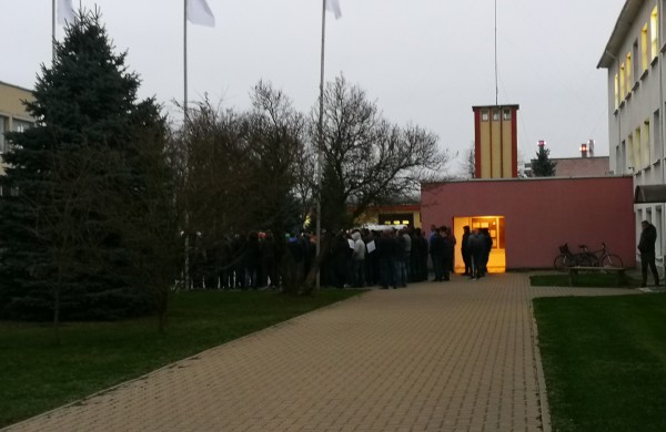 Achemos darbuotojai piketo metu: „Atlyginimas tarsi stipendija“