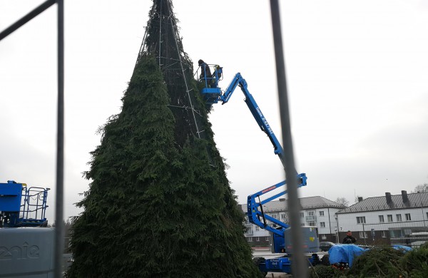 Į dangų stiebiasi pagrindinė miesto puošmena