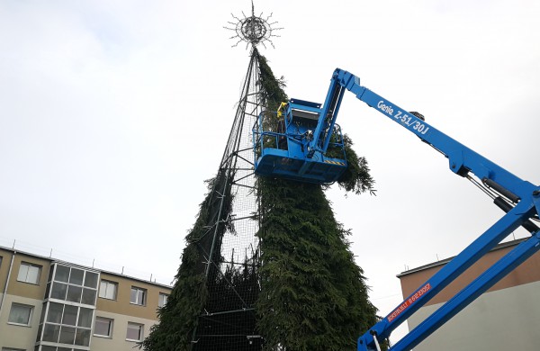 Į dangų stiebiasi pagrindinė miesto puošmena