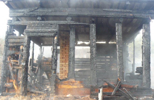 Gaisro metu Kulvoje sužalotas žmogus, sudegė pastatai