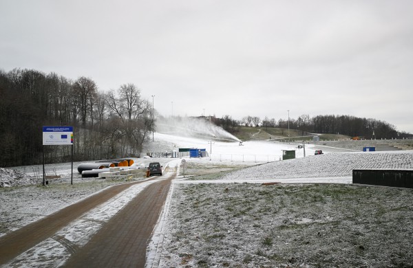 Sniego patrankos jau dirba, tačiau apgadinti kelto trasos lynai
