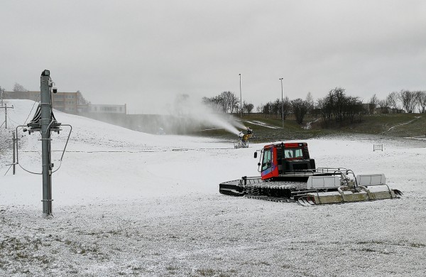 Sniego patrankos jau dirba, tačiau apgadinti kelto trasos lynai
