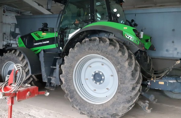 Tęsiamas ikiteisminis tyrimas dėl galimai vogtų traktorių atvedė į Kėdainius  