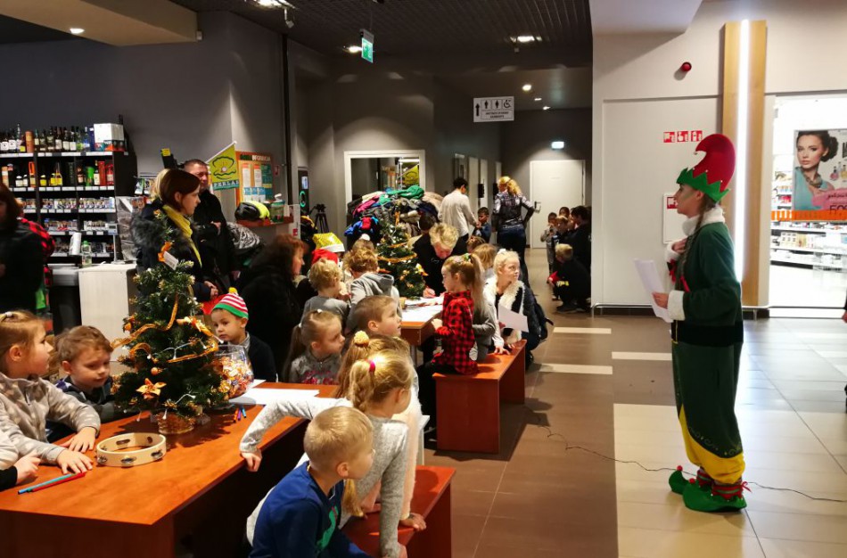 Prezidentė su daugiavaikių šeimų vaikais išvyko į Laplandiją