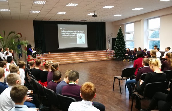 Justino Vareikio progimnazijos bendruomenė šiandien sukosi valso ritmu  