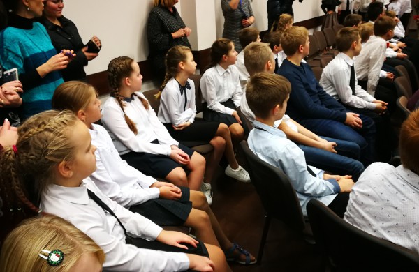 Justino Vareikio progimnazijos bendruomenė šiandien sukosi valso ritmu  