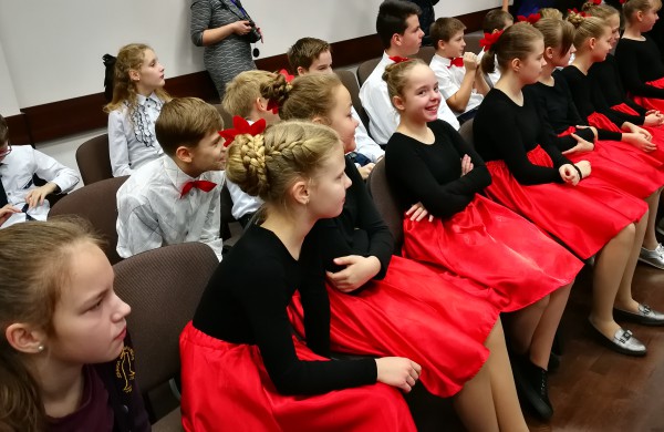 Justino Vareikio progimnazijos bendruomenė šiandien sukosi valso ritmu  