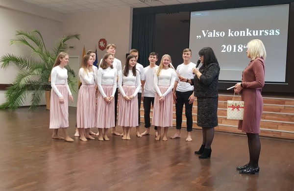Justino Vareikio progimnazijos bendruomenė šiandien sukosi valso ritmu  