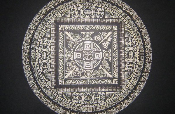 Pirmoji jonavietės piešta mandala gimė “iš lėkštės” (nuotraukų galerija)