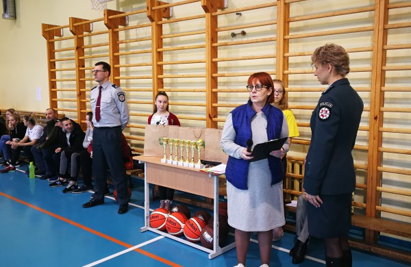 Kalėdinis – draugiškas krepšinio turnyras „Pažinkime vieni kitus“