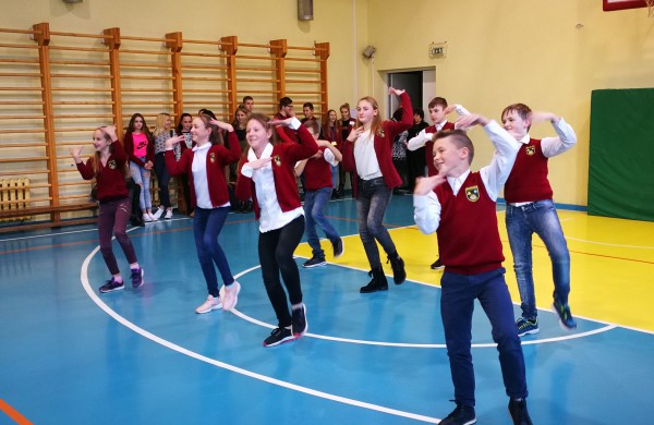 Kalėdinis – draugiškas krepšinio turnyras „Pažinkime vieni kitus“