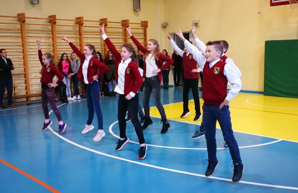 Kalėdinis – draugiškas krepšinio turnyras „Pažinkime vieni kitus“