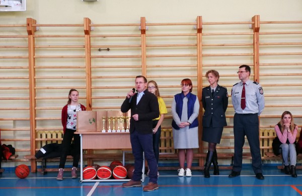 Kalėdinis – draugiškas krepšinio turnyras „Pažinkime vieni kitus“