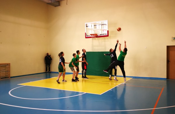 Kalėdinis – draugiškas krepšinio turnyras „Pažinkime vieni kitus“