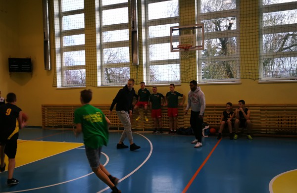 Kalėdinis – draugiškas krepšinio turnyras „Pažinkime vieni kitus“