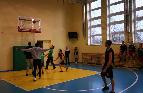 Kalėdinis – draugiškas krepšinio turnyras „Pažinkime vieni kitus“