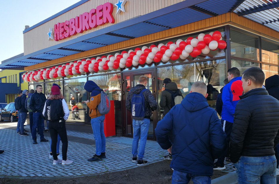 Hesburger atidarymas sudomino ir jaunimą, ir senjorus