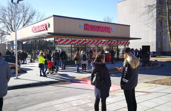 Hesburger atidarymas sudomino ir jaunimą, ir senjorus