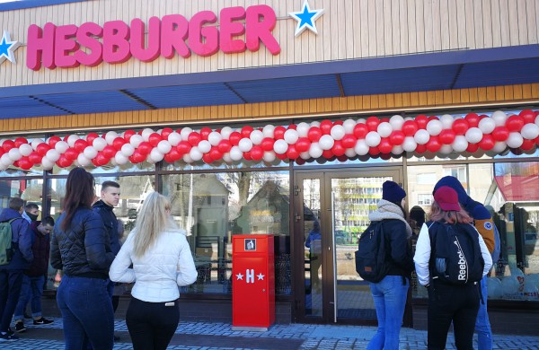 Hesburger atidarymas sudomino ir jaunimą, ir senjorus
