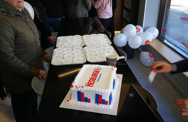 Hesburger atidarymas sudomino ir jaunimą, ir senjorus