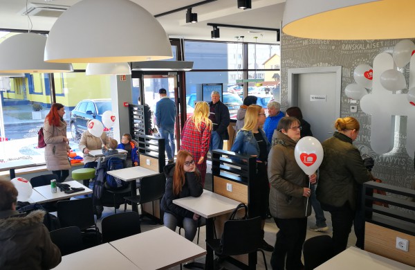 Hesburger atidarymas sudomino ir jaunimą, ir senjorus