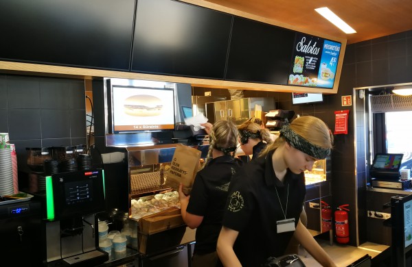 Hesburger atidarymas sudomino ir jaunimą, ir senjorus