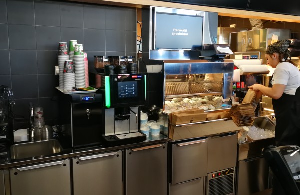 Hesburger atidarymas sudomino ir jaunimą, ir senjorus