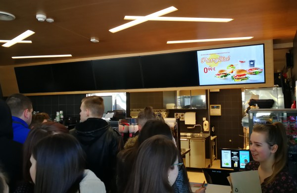 Hesburger atidarymas sudomino ir jaunimą, ir senjorus