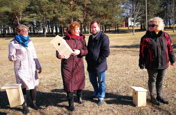 Dešimt varnėnų šeimų džiaugsis naujais namais