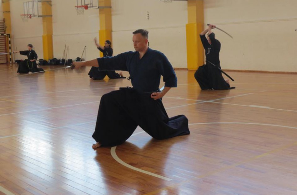 Nusimetę uniformas: Mechanizuotosios pėstininkų brigados „Geležinis Vilkas“ štabo viršininkas plk. ltn. Aurelijus Motiejūnas: „Bendravimas per kardą leidžia geriau pažinti žmones ir kitų šalių kultūrą“