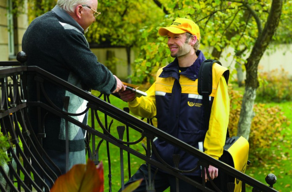 Gera žinia senjorams  – pensijas ir toliau galės atsiimti Lietuvos pašte
